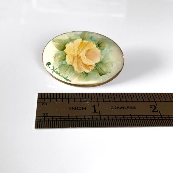 Vintage Hand Painted Porcelain Brooch Signed - Picture 6 of 6